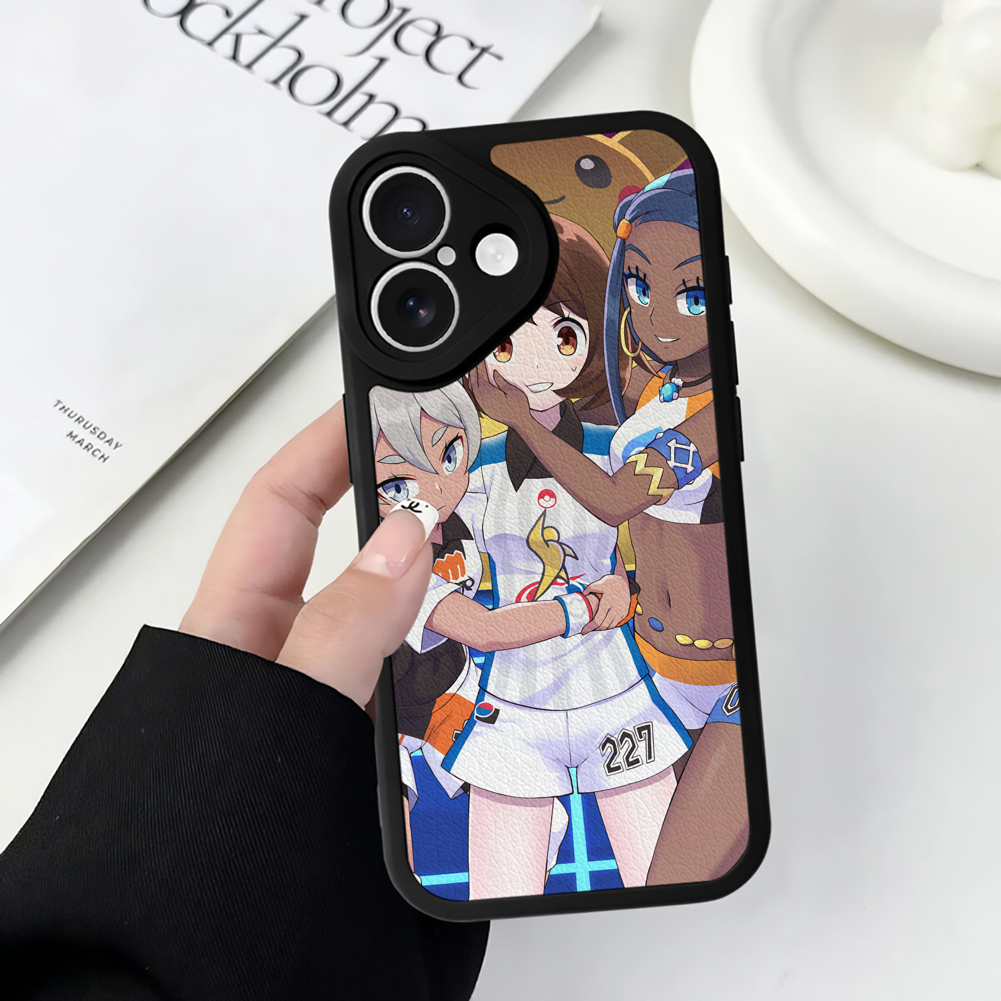（画像用） ポケットモンスター Pokémon 【iPhone 16シリーズ対応】シリコンスマホケース（レザー調） 材質：シリコン